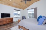 Master bedroom-King bed-Ensuite-Deck access